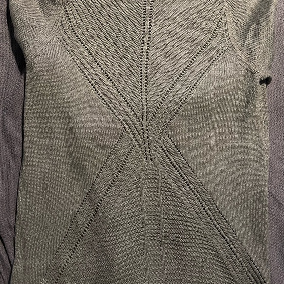 Merona Gray V-Neck Sweater Classic Knit - Picture 4 of 4